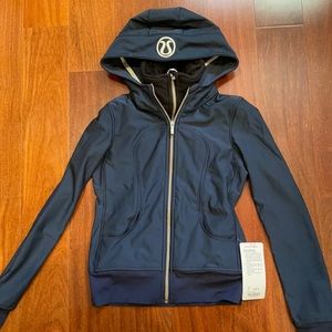 $178 NWT Lululemon UBA Hoodie Softshell Size 2